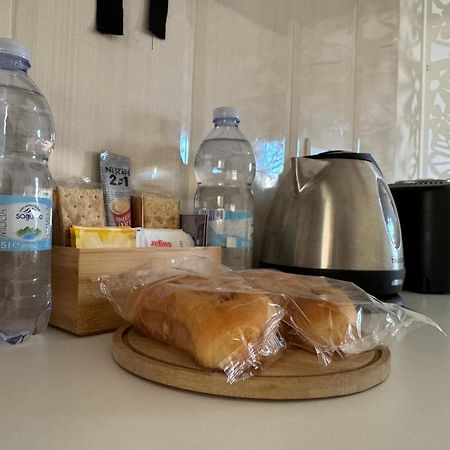 Private One Bedroom Apartment Close To Airport In Luqa Buitenkant foto
