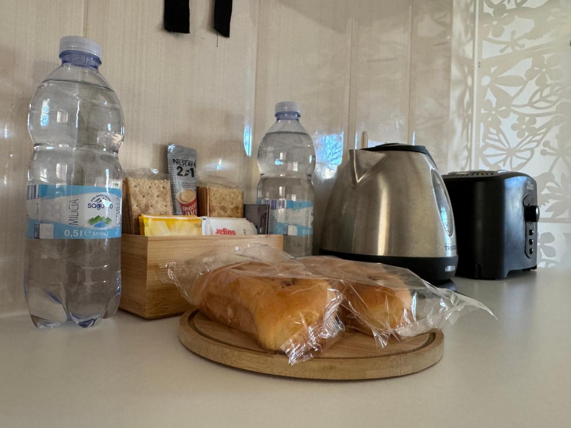Private One Bedroom Apartment Close To Airport In Luqa Buitenkant foto