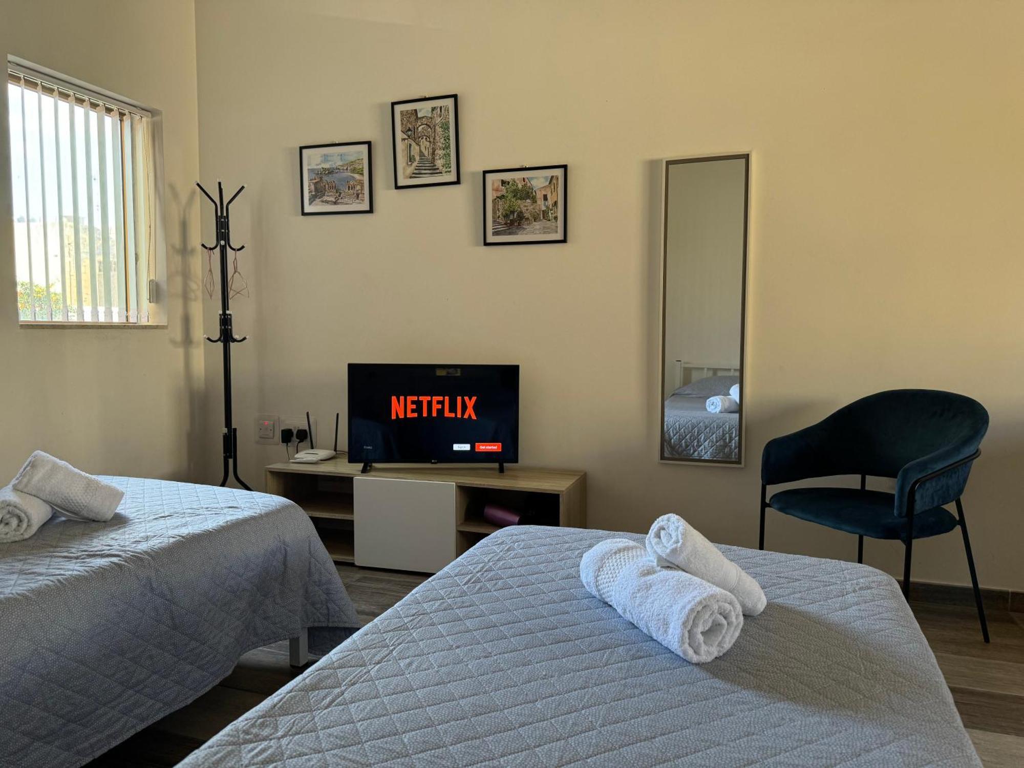 Private One Bedroom Apartment Close To Airport In Luqa Buitenkant foto